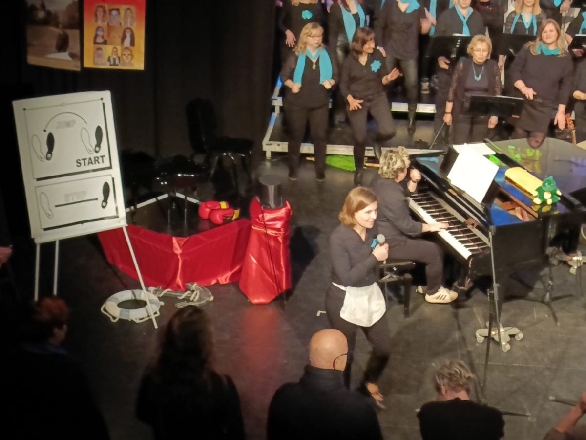 Carina serviert ihr Rocky Horror Solo