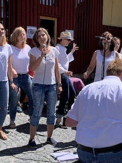 Solistin Karina-Dittrich beim "Time Warp"