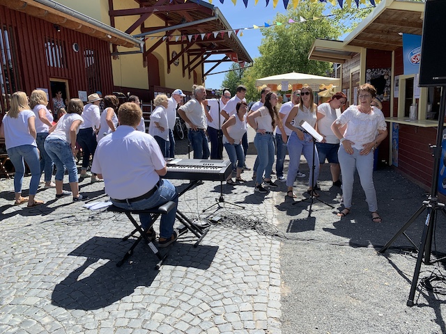 "...with youre hands on the hips.."