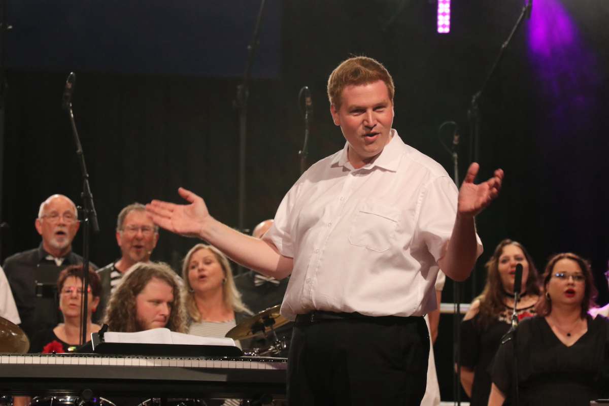 und Alles unter der musikalischen Leitung von Patrick Schauermann