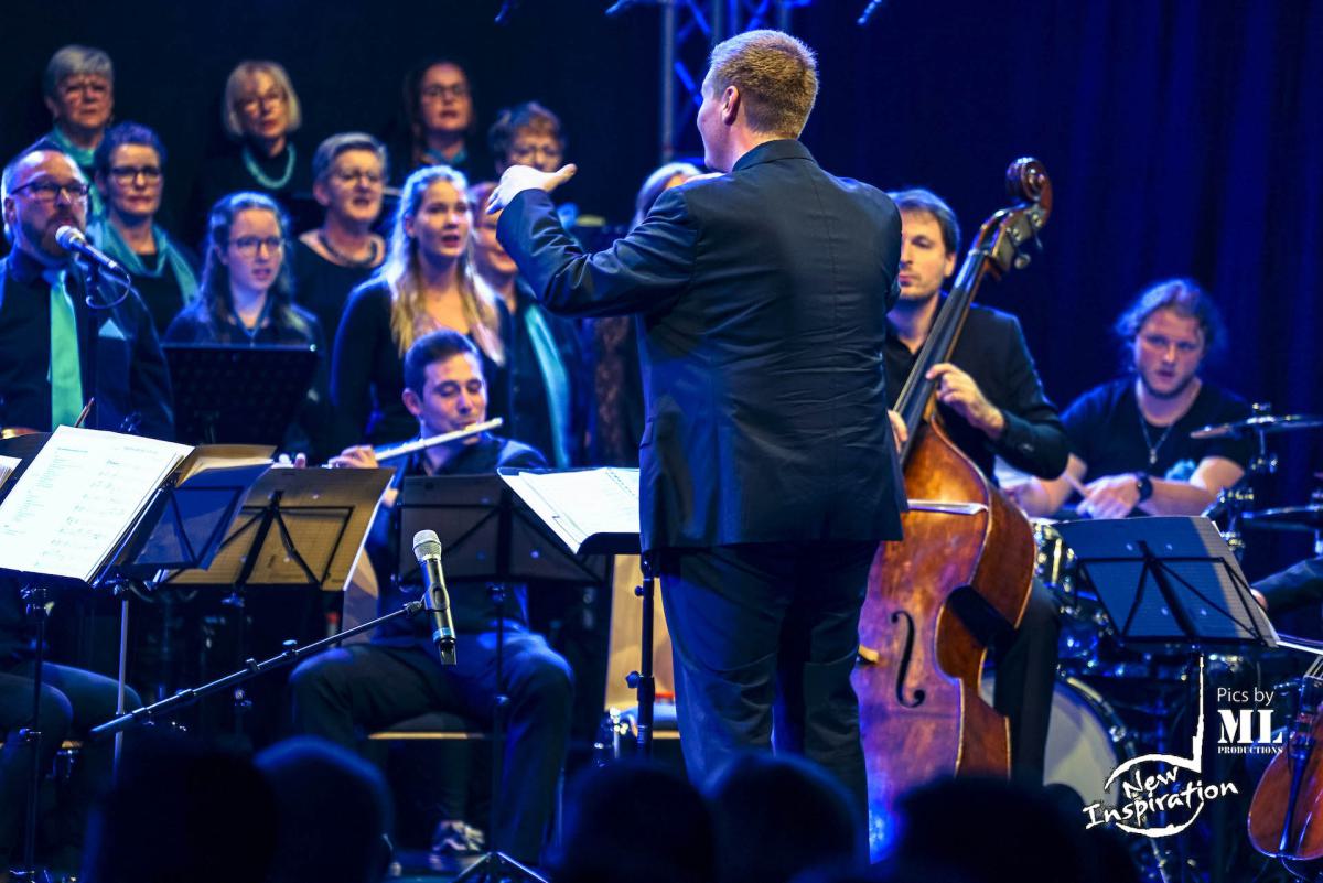 Dirigent Partick Schauermann in seinem Element